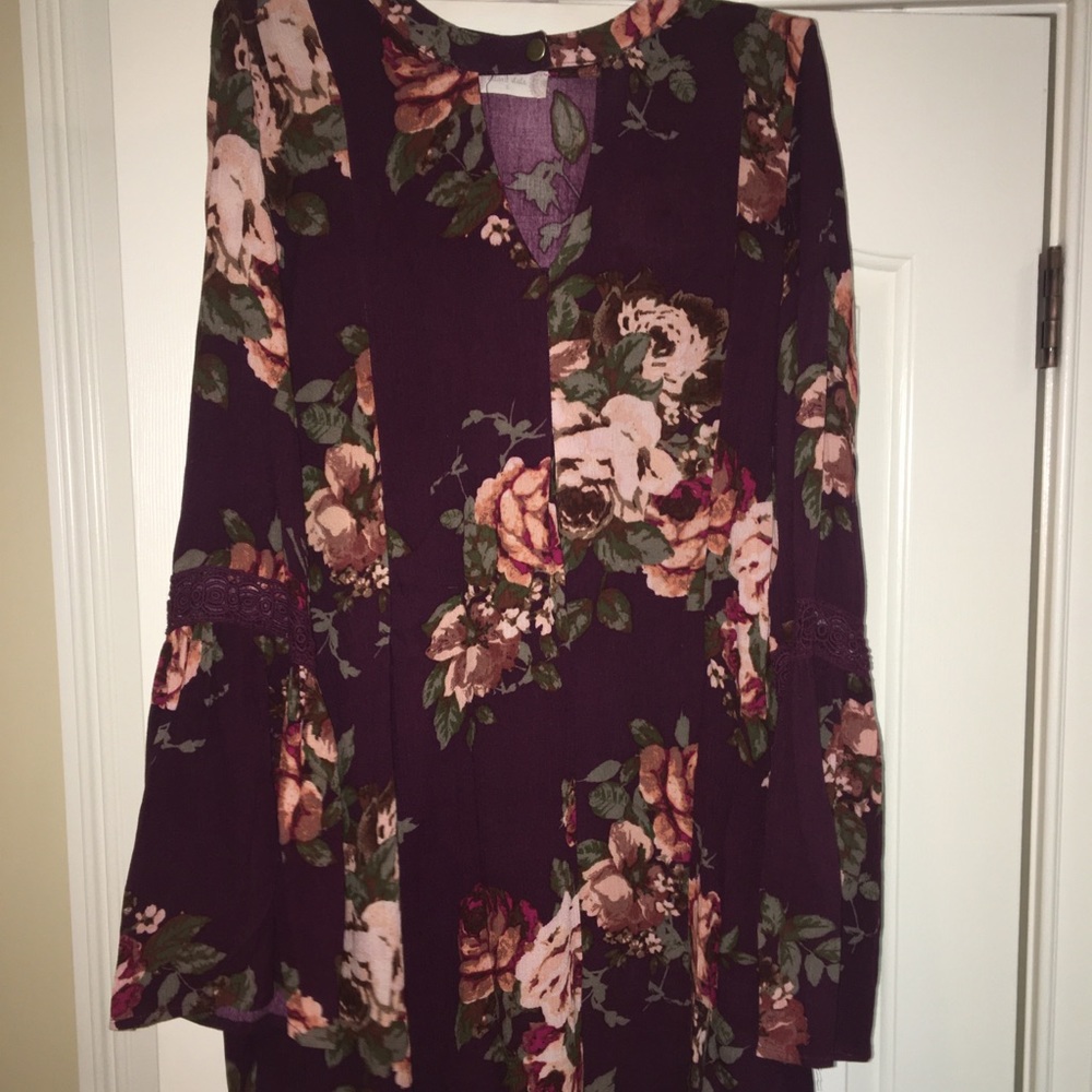 Small Burgundy floral long sleeve dress!!